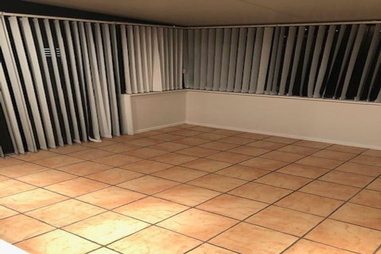 Photo of property in 9 Sherpa Place, Massey, Auckland, 0614