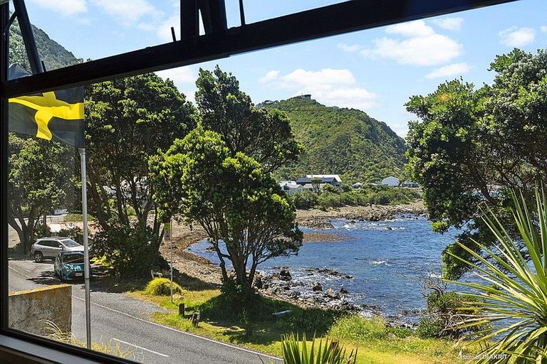 Photo of property in 146 Breaker Bay Road, Breaker Bay, Wellington, 6022