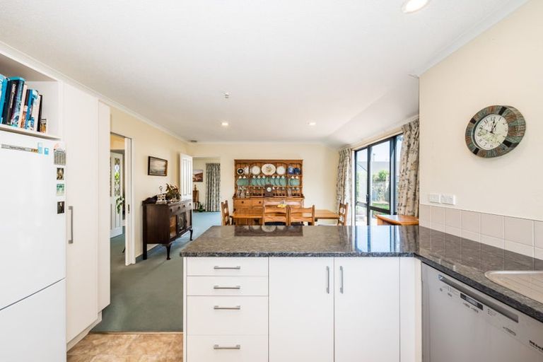 Photo of property in 2 Charnwood Grove, Waikanae, 5036