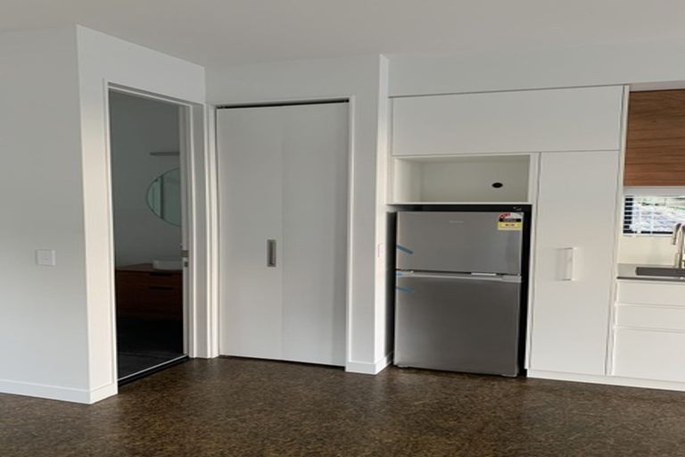 Photo of property in 14 City View Terrace, Birkenhead, Auckland, 0626