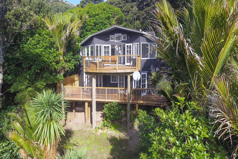 Property details for 57 Rayner Road, Piha, New Lynn, 0772