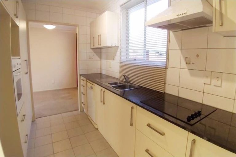 Photo of property in 2/26a Sunnynook Road, Sunnynook, Auckland, 0620