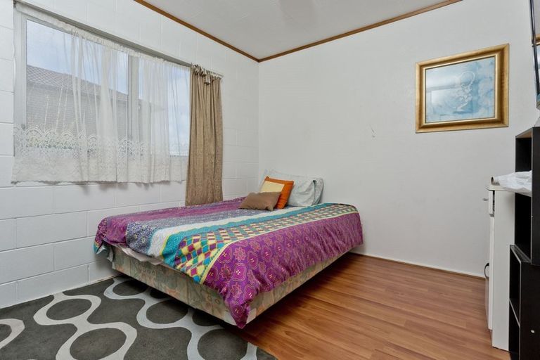 Photo of property in 1/114 Sunset Road, Unsworth Heights, Auckland, 0632
