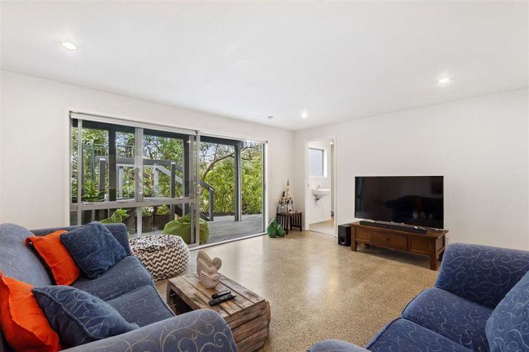 Photo of property in 9 Garmons Way, Castor Bay, Auckland, 0620