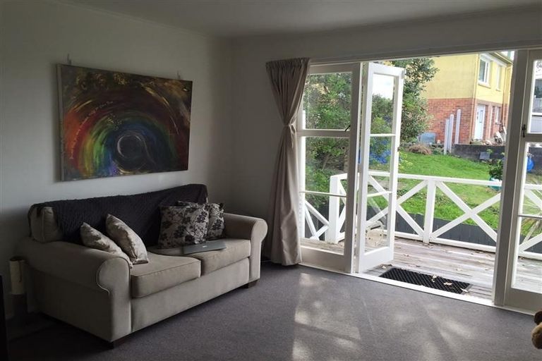 Photo of property in 2/10 William Bond Street, Stanley Point, Auckland, 0624