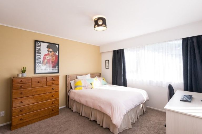 Photo of property in 33 Saint Aidans Way, Tawa, Wellington, 5028