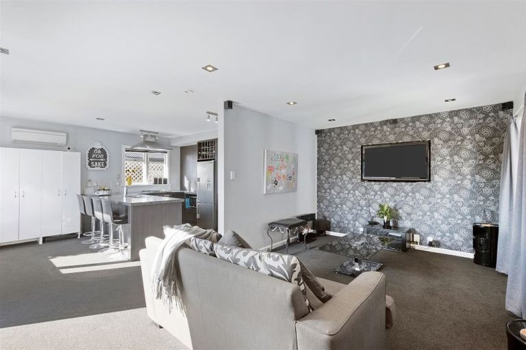 Photo of property in 8 Mappleton Avenue, Burnside, Christchurch, 8053