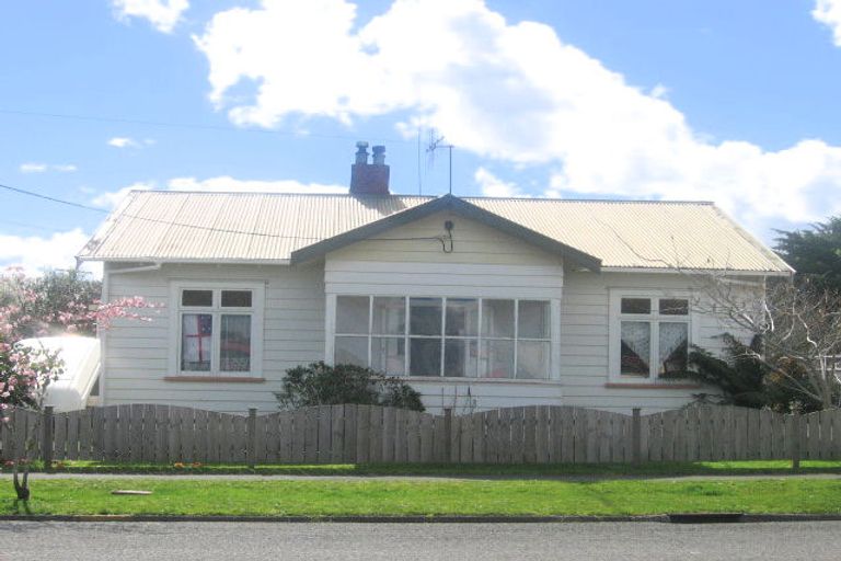 Photo of property in 14 Park Street, Hikurangi, 0114