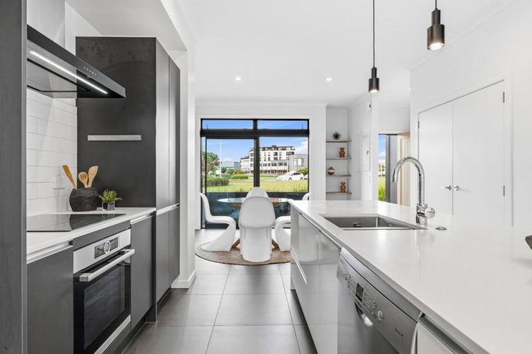 Photo of property in 10 Alexander Willis Crescent, Hobsonville, Auckland, 0616