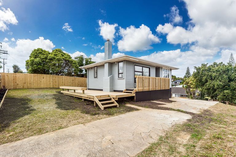 Photo of property in 22 Sylvan Crescent, Te Atatu South, Auckland, 0610