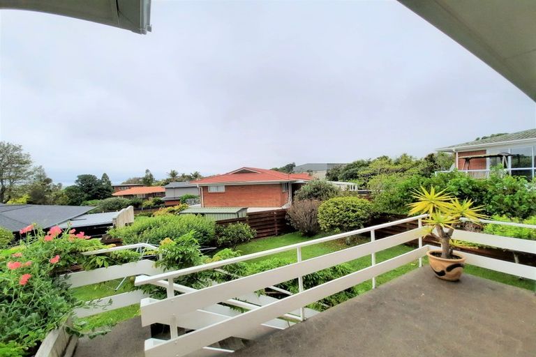 Photo of property in 27 The Crest, Sunnyhills, Auckland, 2010