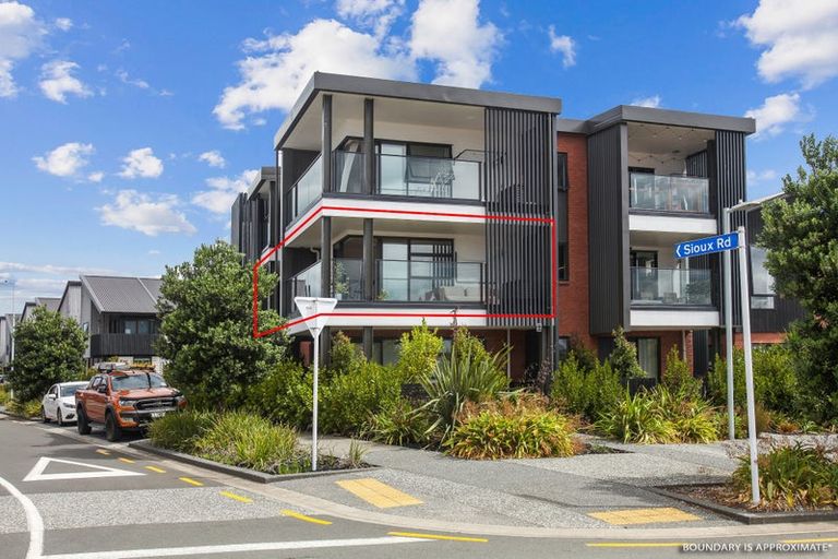 Photo of property in 3/2 Sioux Road, Hobsonville, Auckland, 0616
