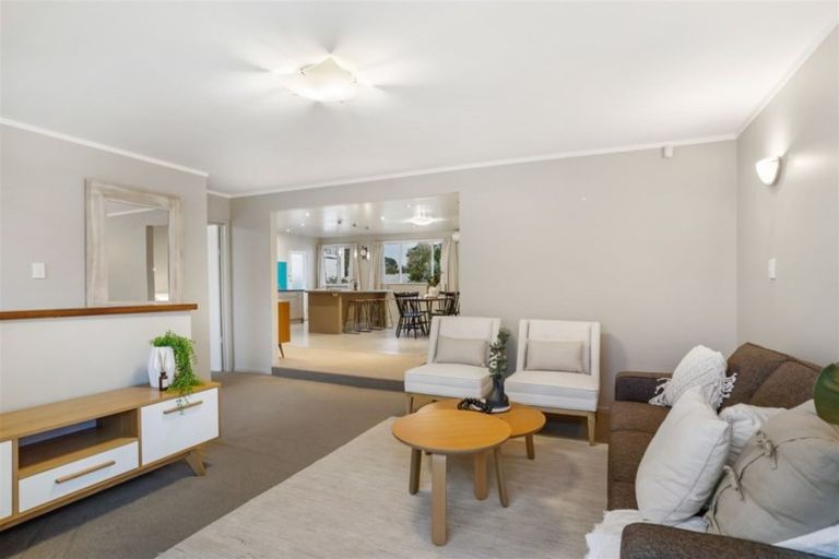 Photo of property in 1/23 Sunnynook Road, Forrest Hill, Auckland, 0620