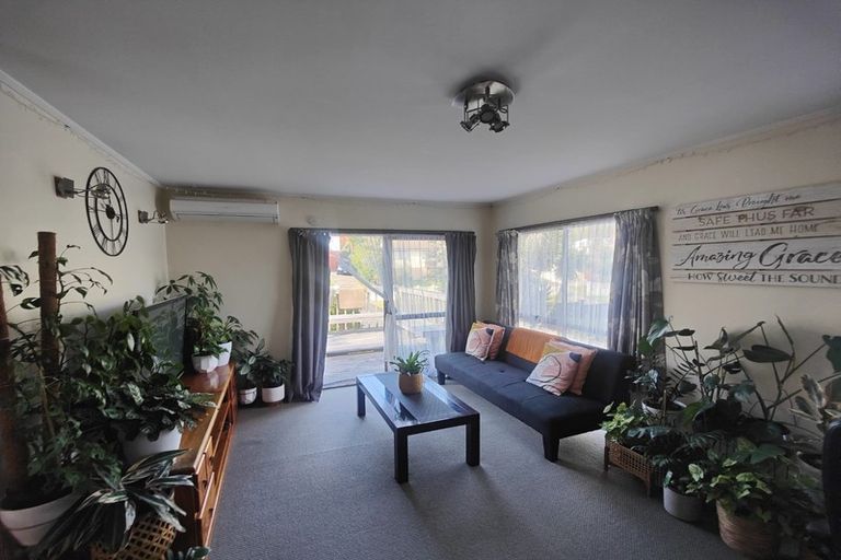 Photo of property in 6 Garner Place, Glenfield, Auckland, 0629