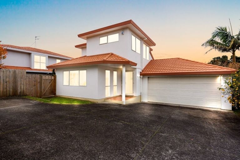 Photo of property in 2/1 Mossop Rise, Glenfield, Auckland, 0629