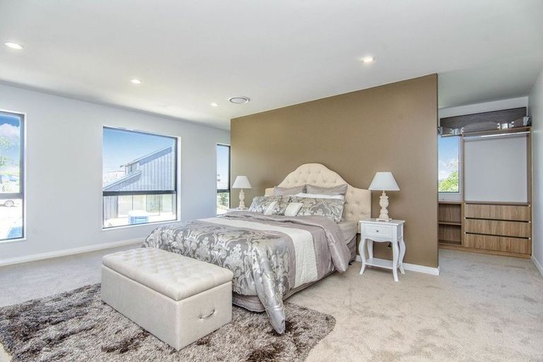 Photo of property in 9 Nerehana Place, Red Beach, 0932