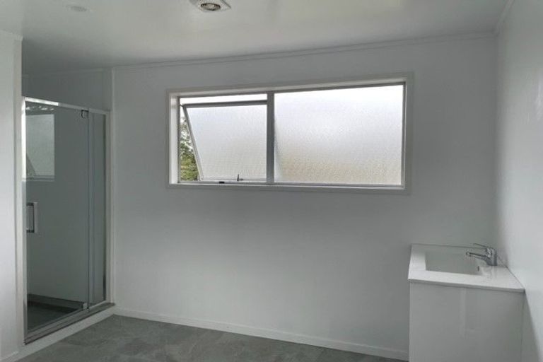 Photo of property in 58 Oreil Avenue, West Harbour, Auckland, 0618