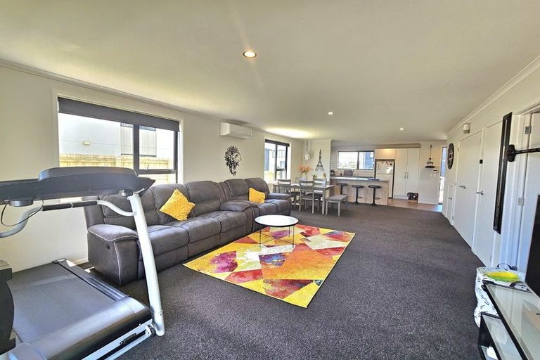 Photo of property in 25 Discovery Place, Marfell, New Plymouth, 4310