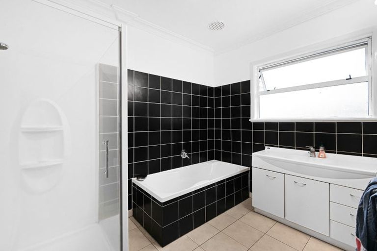 Photo of property in 14 Gilbass Avenue, Hamilton Lake, Hamilton, 3204