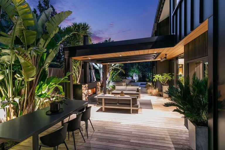 Photo of property in 60 Churchouse Road, Greenhithe, Auckland, 0632