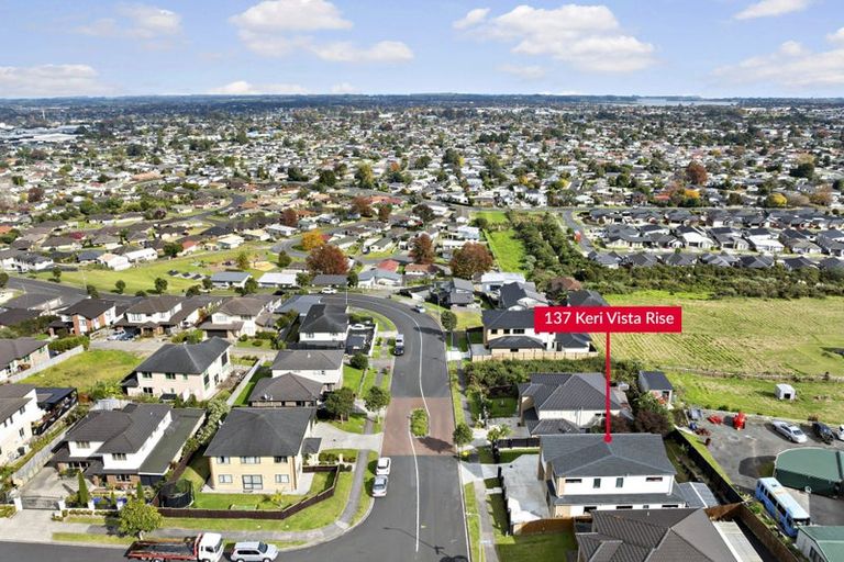 Photo of property in 137 Keri Vista Rise, Papakura, 2110