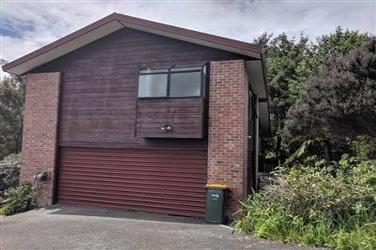 Photo of property in 2/41 Radiata Lane, Chatswood, Auckland, 0626