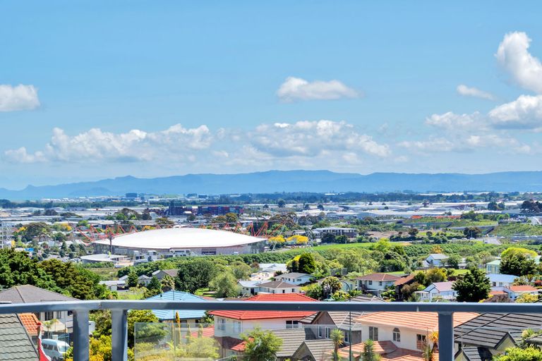 Photo of property in 2 Alcove Place, Totara Heights, Auckland, 2105