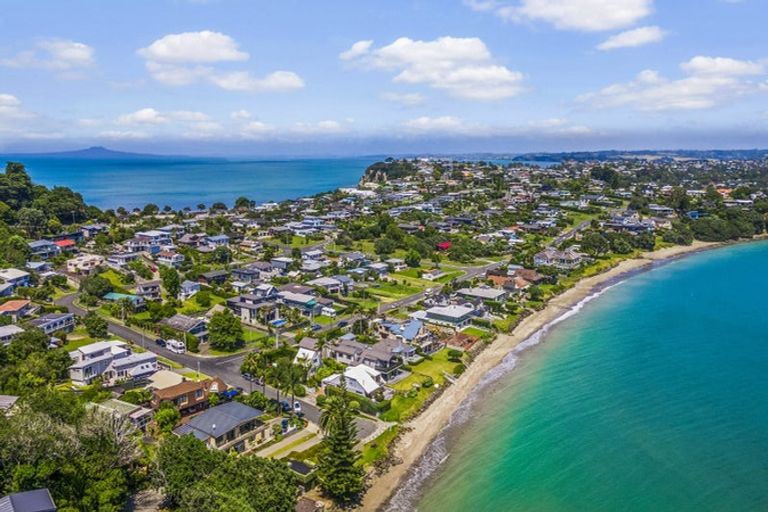 Photo of property in 69 De Luen Avenue, Tindalls Beach, Whangaparaoa, 0930