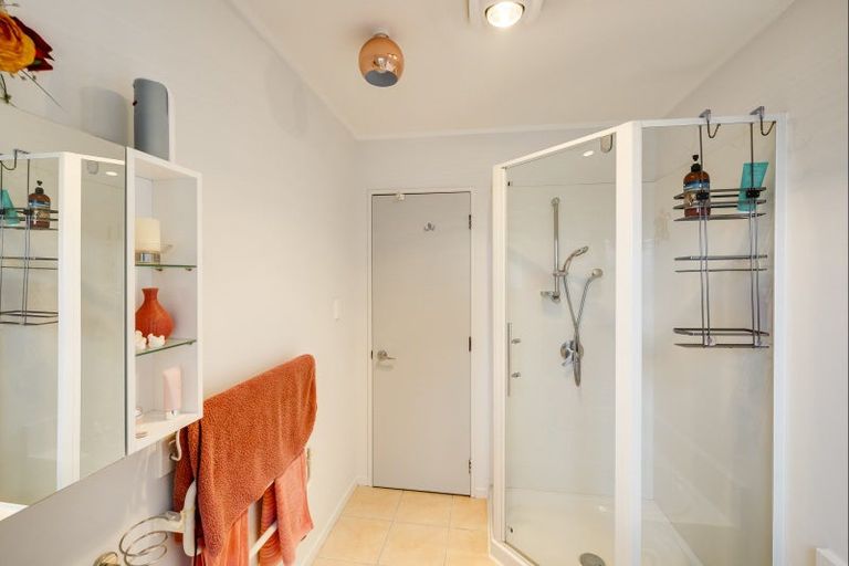 Photo of property in 233a Grove Road, Mayfair, Hastings, 4122