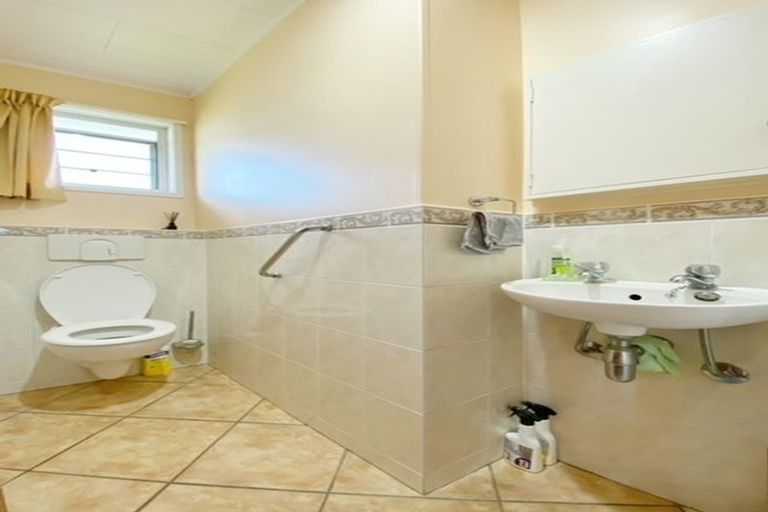 Photo of property in 67 Ravenwood Drive, Forrest Hill, Auckland, 0620