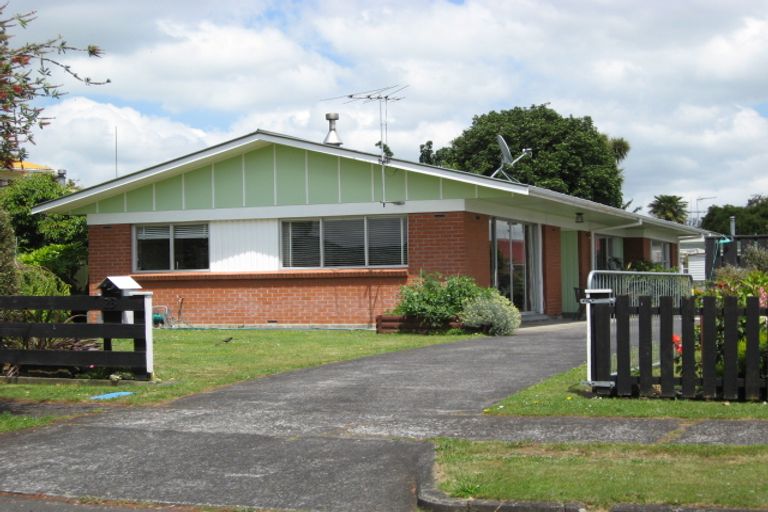 Photo of property in 23 Garden Terrace, Pukekohe, 2120