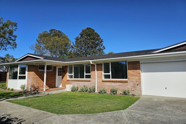 Photo of property in 30b Rewarewa Crescent, Waikanae, 5036