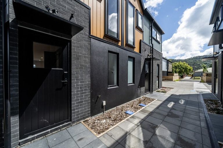 Photo of property in 4/8 Victoria Street, Ebdentown, Upper Hutt, 5018