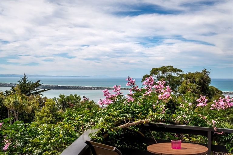 Photo of property in 198 Mount Pleasant Road, Mount Pleasant, Christchurch, 8081