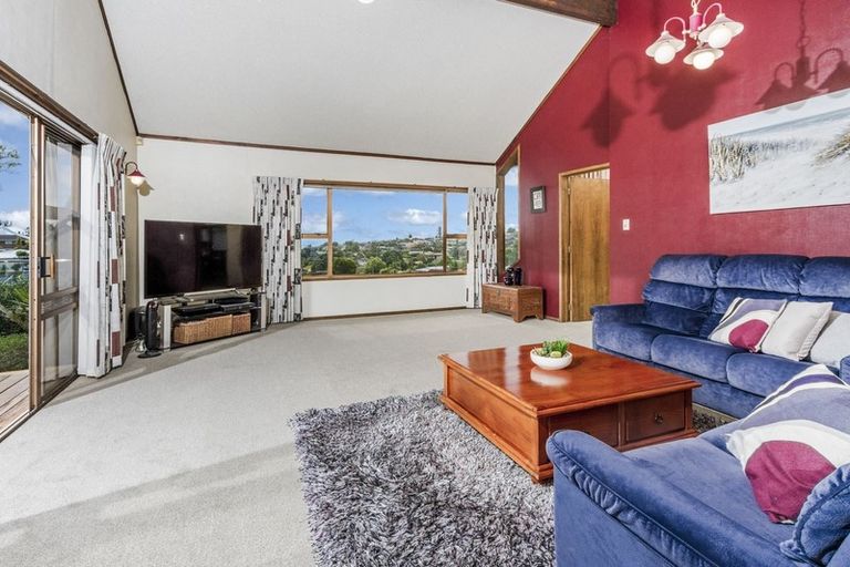 Photo of property in 14 King Richard Place, Browns Bay, Auckland, 0630