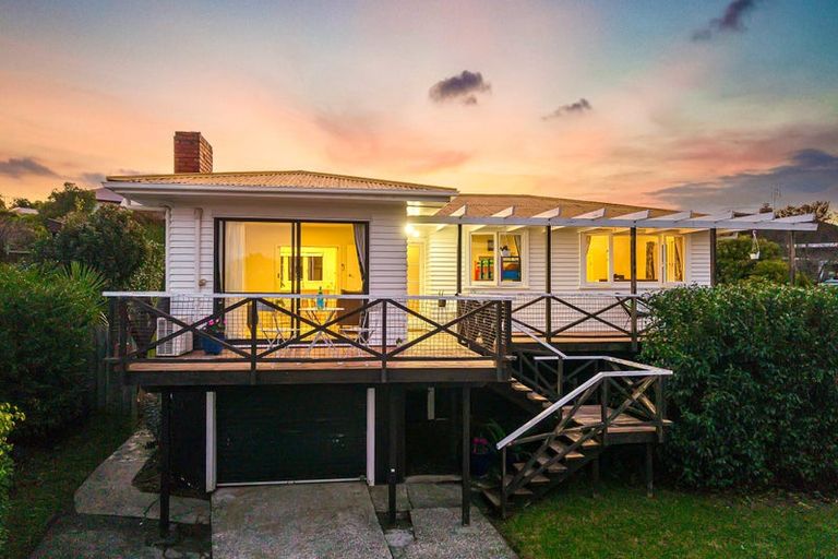 Photo of property in 2 Seine Road, Forrest Hill, Auckland, 0620
