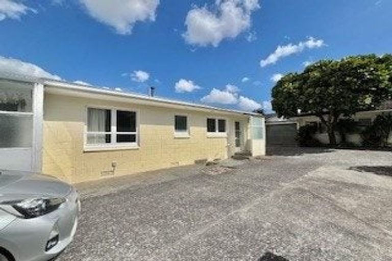 Photo of property in 6/17 Swanson Road, Henderson, Auckland, 0610