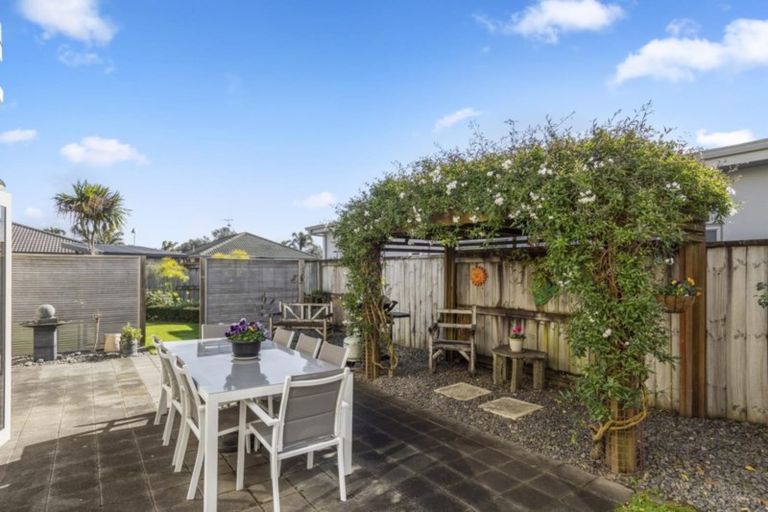 Photo of property in 8 Saint Clair Place, Papamoa Beach, Papamoa, 3118