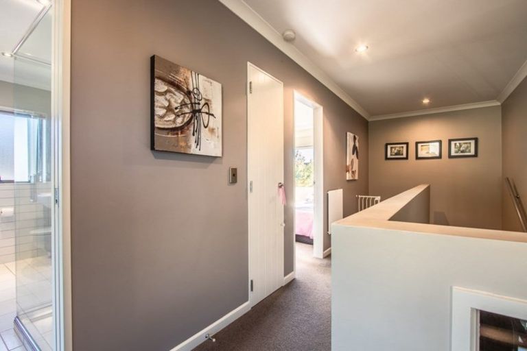 Photo of property in 17 Bluewater Place, Paraparaumu, 5032