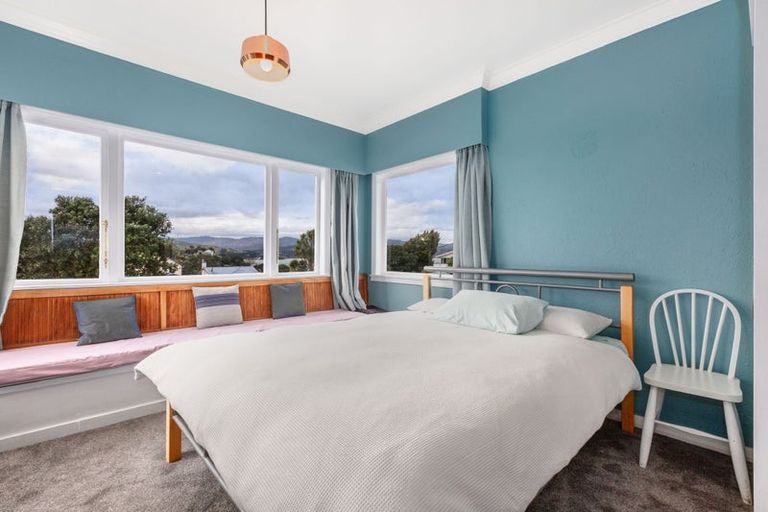 Photo of property in 61 Bayview Road, Paremata, Porirua, 5024