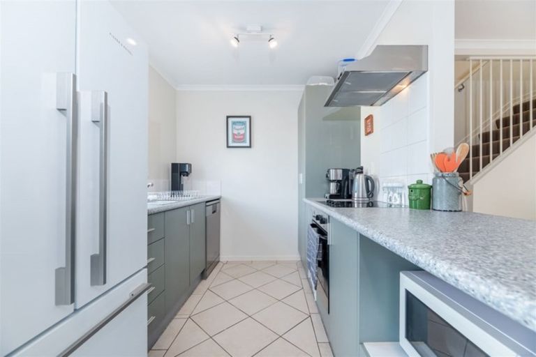 Photo of property in 37 Barnea Circle, Glen Eden, Auckland, 0602