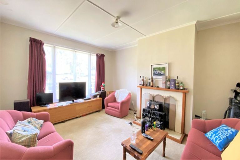 Photo of property in 17 William Souter Street, Forrest Hill, Auckland, 0620