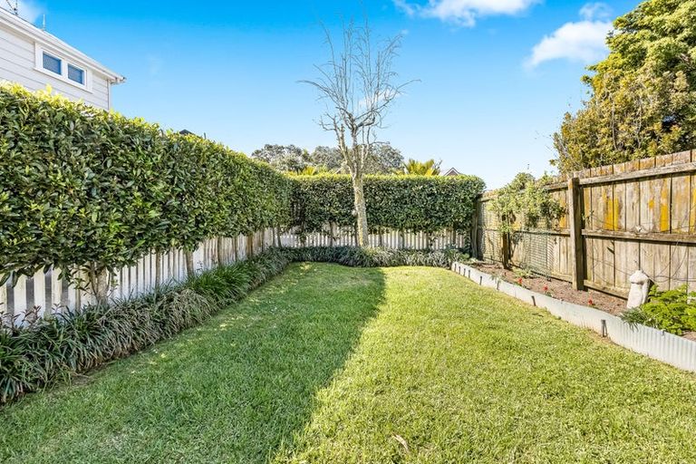 Photo of property in 4/14-26 Beach Road, Northcote Point, Auckland, 0627
