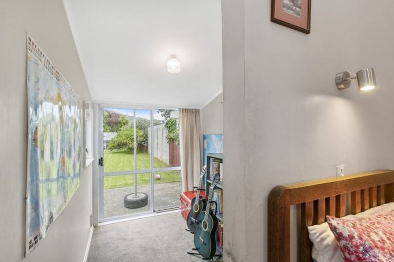 Photo of property in 8 Hautana Square, Woburn, Lower Hutt, 5010