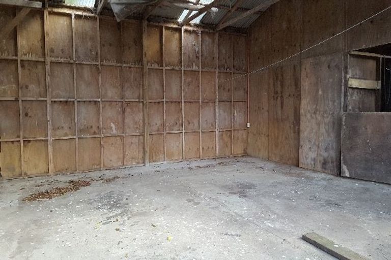 Photo of property in 400 Waitakere Road, Taupaki, Henderson, 0782