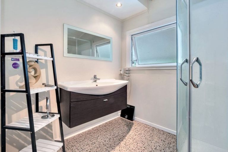 Photo of property in 202 Welcome Bay Road, Welcome Bay, Tauranga, 3112