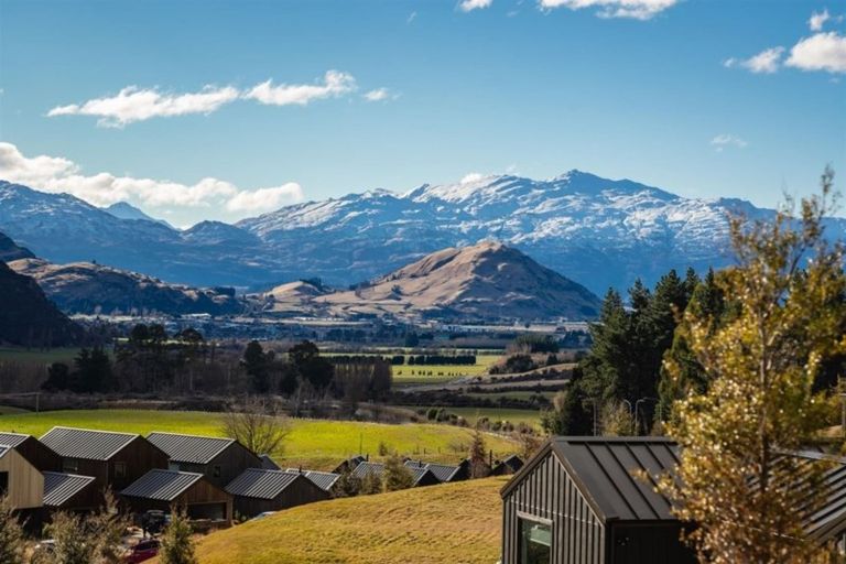 Photo of property in 16 Double Cone Road, Jacks Point, Queenstown, 9371