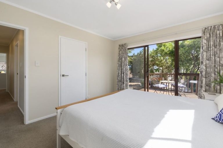 Photo of property in 8 Robin Lane, Browns Bay, Auckland, 0630