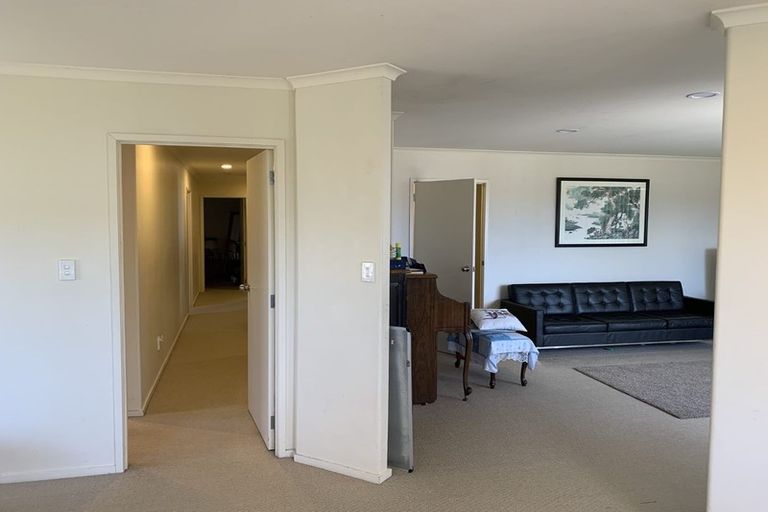 Photo of property in 10 Nimstedt Avenue, Oteha, Auckland, 0632