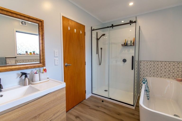 Photo of property in 16 Station Road, Puriri, Thames, 3578